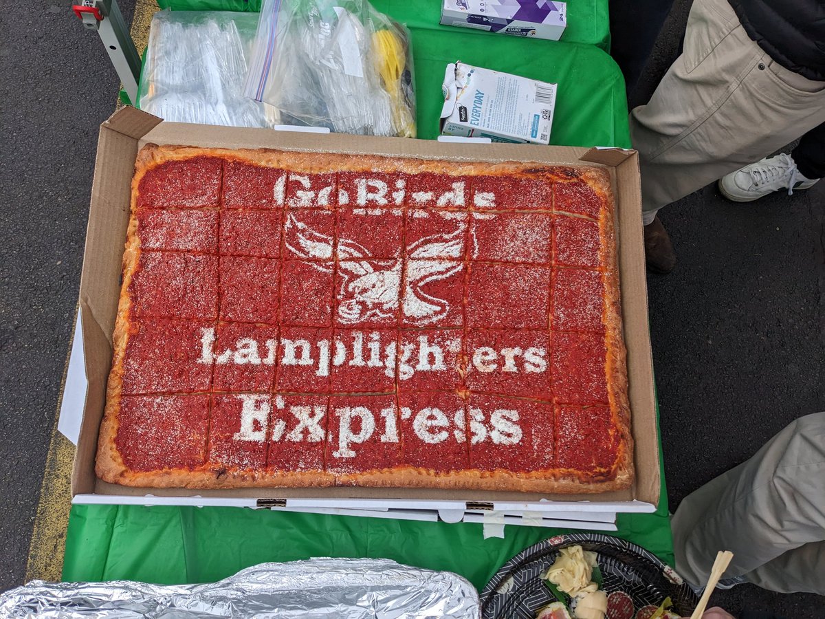 Phillybusman's tweet photo. Another Fantastic Tomato Pie from @ConshyBakery https://t.co/JzMYDo5tno