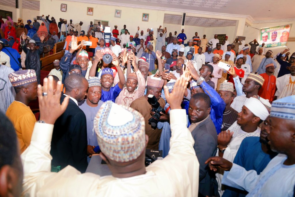 MalamSaiduUmar's tweet photo. At the inauguration of Sokoto South LG PDP Campaign Youth Directorate held earlier today, and which I'd the honour of performing, I reiterated my pledge to run a youth oriented administration if I'm voted as the next Governor of Sokoto State. https://t.co/DPkkllqjvD