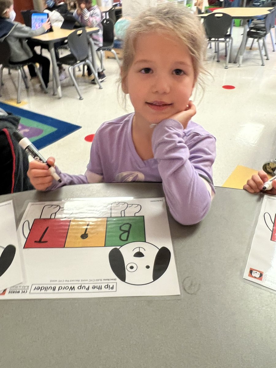 CockrellKinders's tweet photo. Sweet little friends working hard during Grow Time #Kindergarten https://t.co/DcBgGbFRQ1
