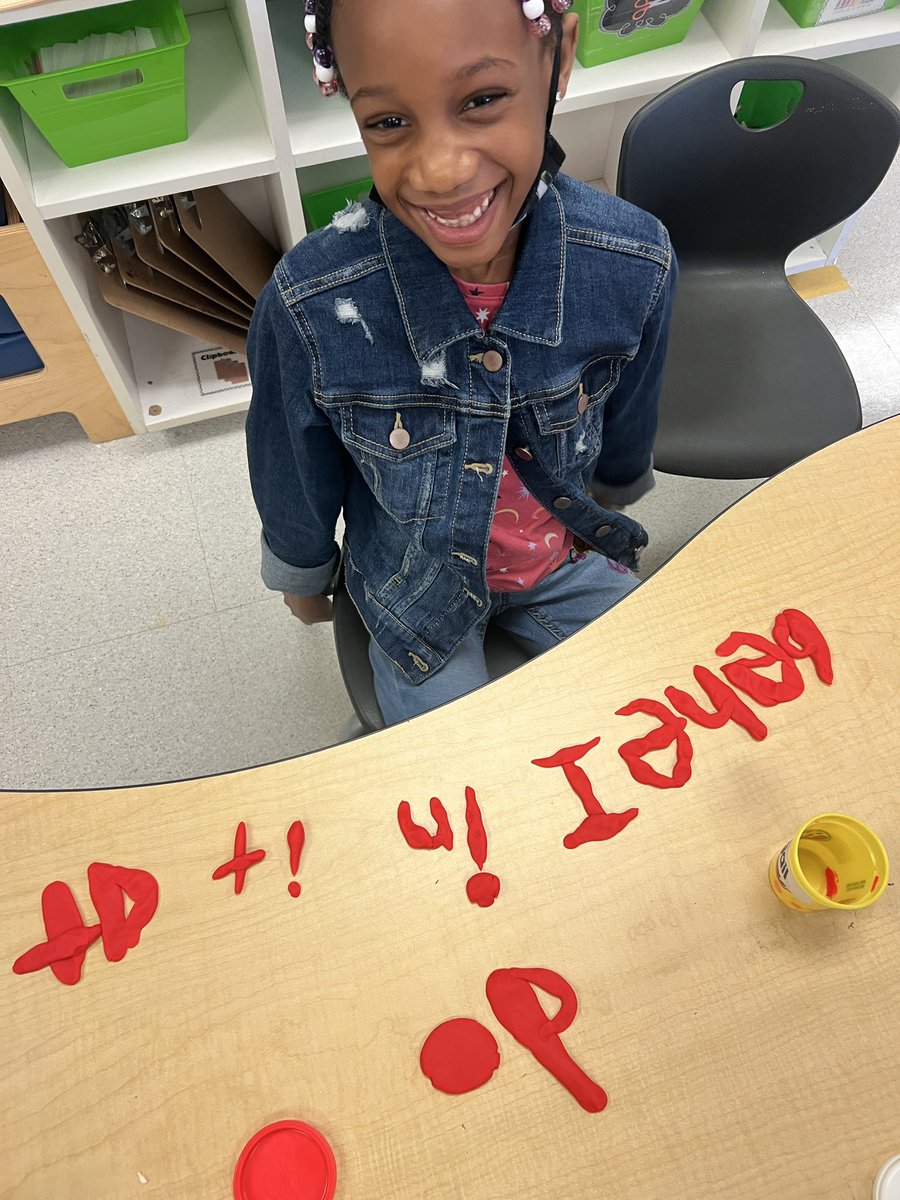 CockrellKinders's tweet photo. Sweet little friends working hard during Grow Time #Kindergarten https://t.co/DcBgGbFRQ1