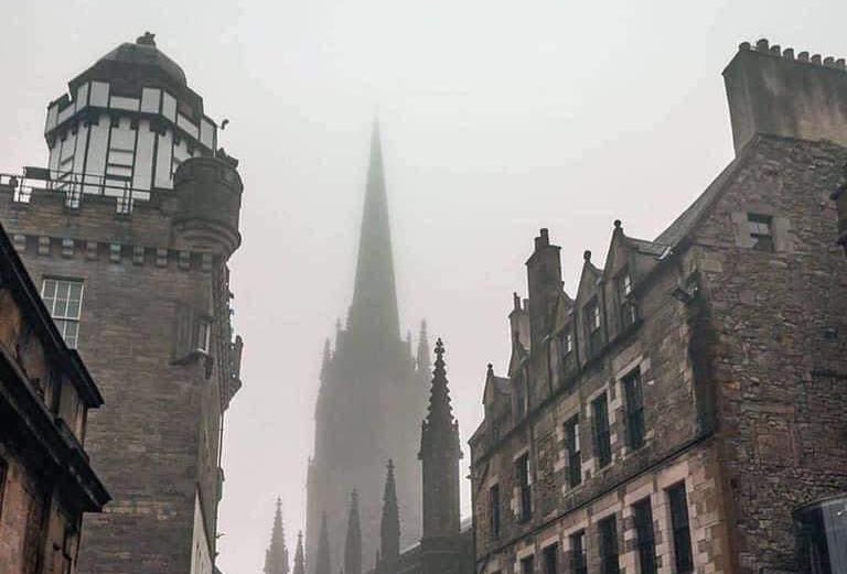 Edimburgo, un mundo real de Harry Potter.
