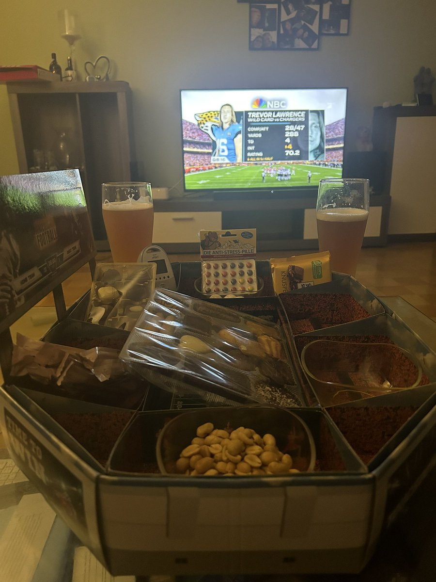 catcher1981's tweet photo. Let the games begin #ranNFL #ranNFLsuechtig https://t.co/tZFA2I2gUy