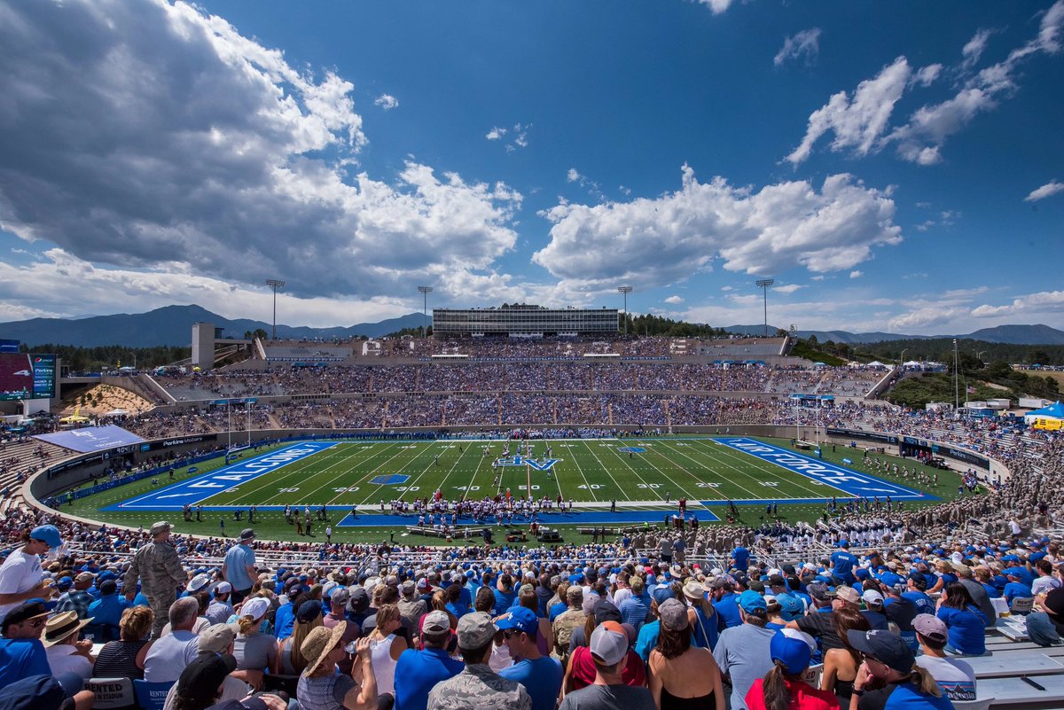s_braxton20's tweet photo. 100% Committed to the Air Force Academy!! #BoltBrotherhood #G1GB✞ @coachcdjackson @CoachTCalhoun @AF_Football @football_tcs @coachkdallas @coachjhenry5 https://t.co/9CBgw10Tfc