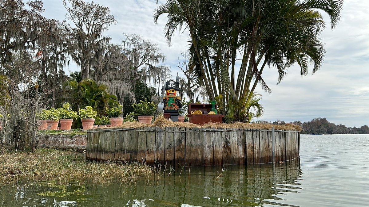 kyzman's tweet photo. We got our pirate on at @LEGOLANDFlorida today for their #PirateFestWeekends. Pirate River Quest was truly awesome, but the ops are absolutely awful. Got in line at 40 minutes and waited 2 hours, 15 minutes. Loved the ride, ops and queue need a lot of work. https://t.co/lEdMsY5sSL