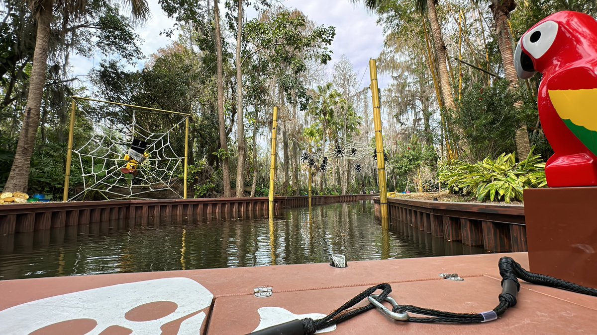 kyzman's tweet photo. We got our pirate on at @LEGOLANDFlorida today for their #PirateFestWeekends. Pirate River Quest was truly awesome, but the ops are absolutely awful. Got in line at 40 minutes and waited 2 hours, 15 minutes. Loved the ride, ops and queue need a lot of work. https://t.co/lEdMsY5sSL