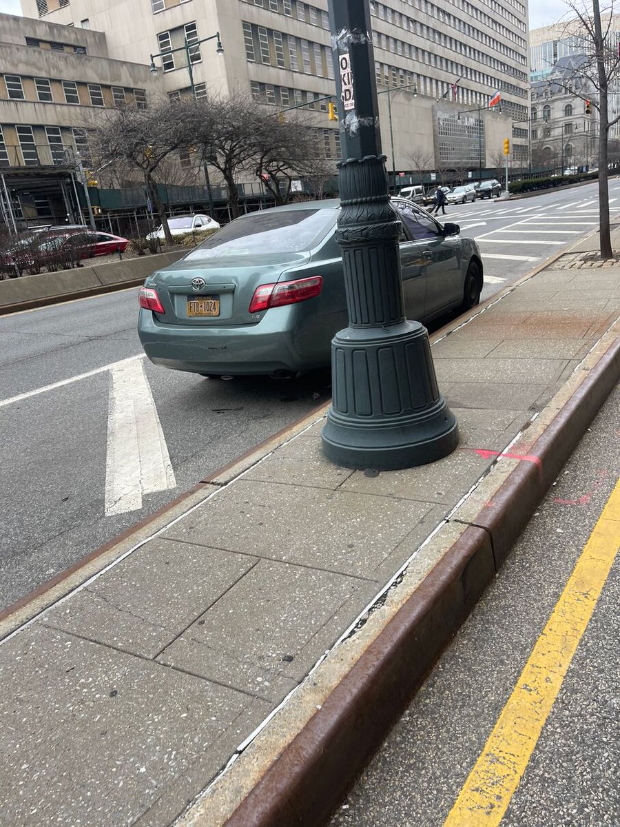 Reported_NYC's tweet photo. The driver FTB1024 parked illegally near 345 Adams St on January 21. This is in Brooklyn Community Board 02 &amp; #NYPD84. #VisionZero https://t.co/O9gdb450jA