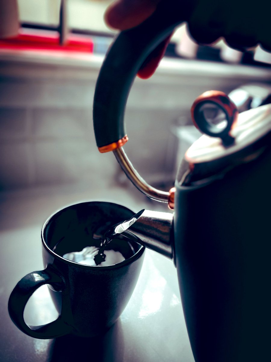 YsoSersY's tweet image. Aik Garm Chai ki Piyali Ho 
Koi Usko Pilanay Wali ho 
#RandomShot #MorningTea