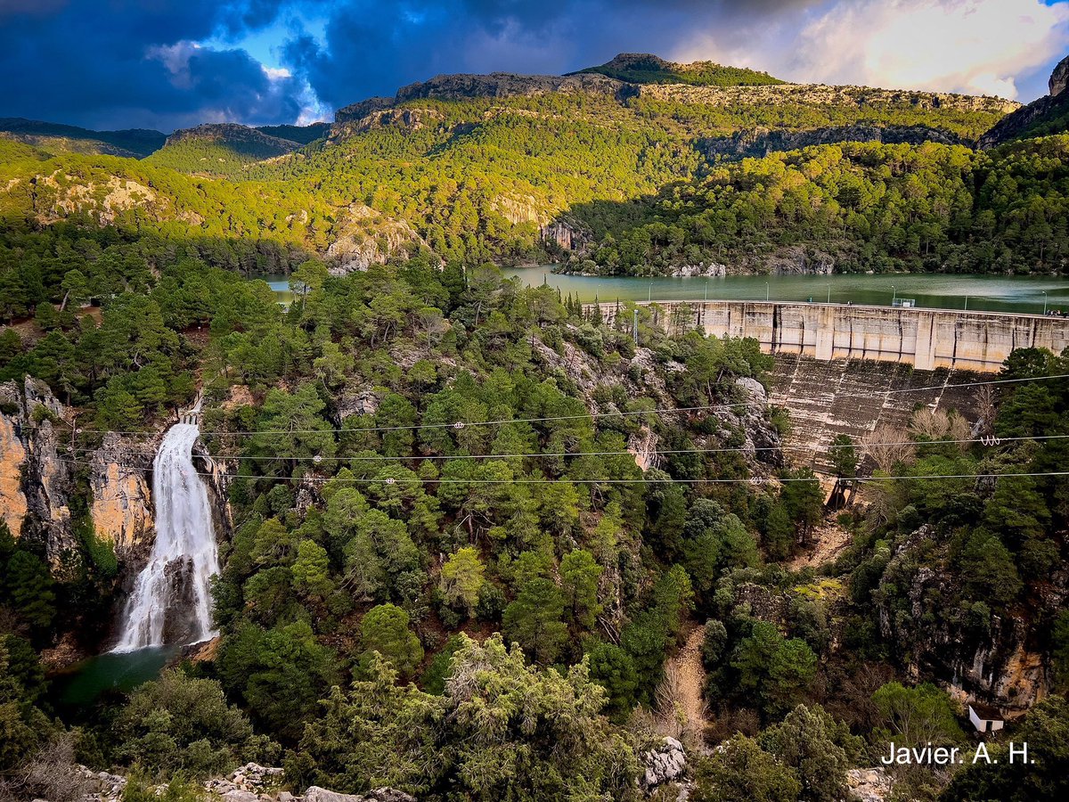 Aparicio_JAH's tweet image. Las lluvias de los últimos días nos dejan paisajes increíbles 😍 #SierraDeLasVillas #Jaen #LaOsera