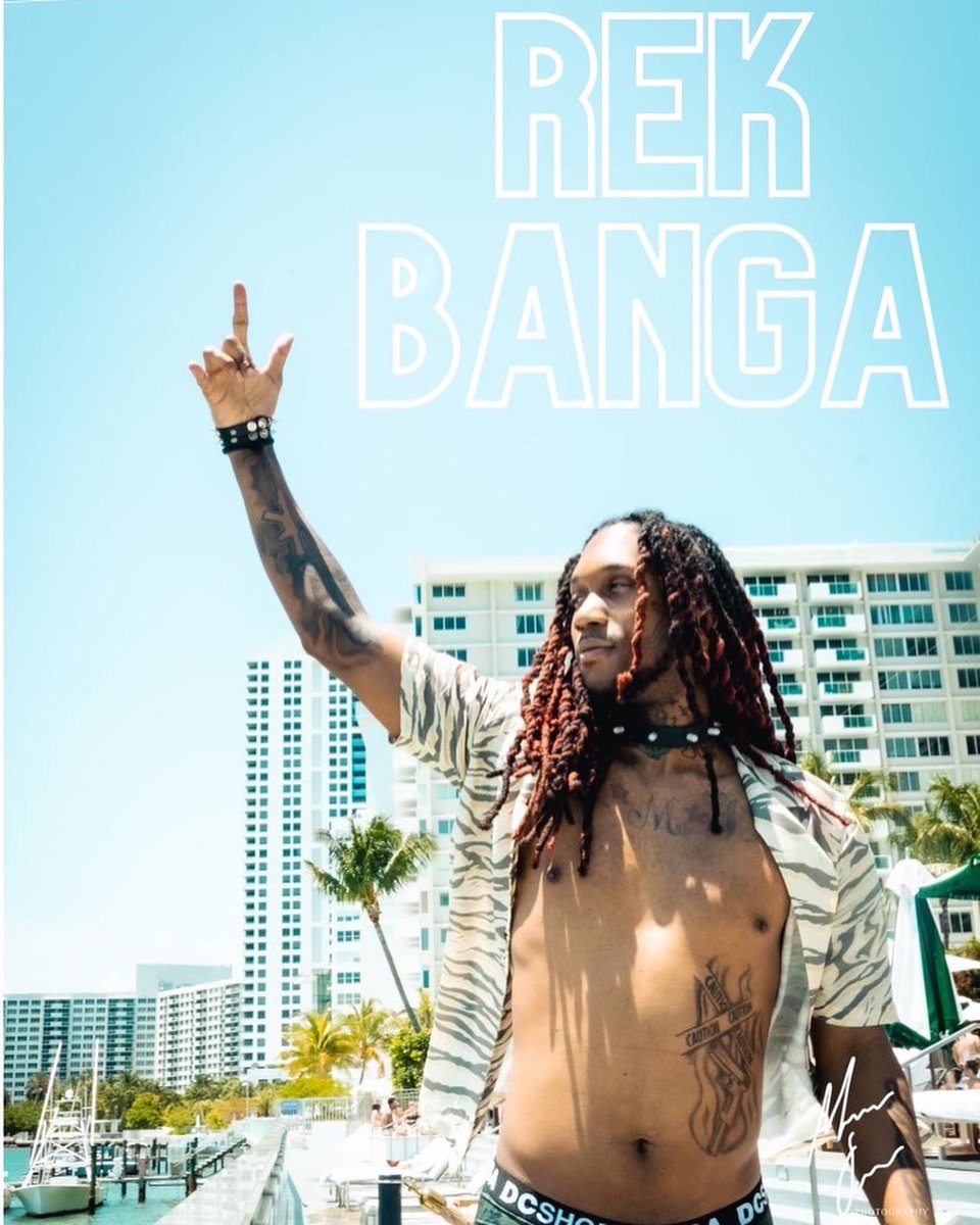 rekbanga's tweet photo. Go Check Me Out On @_slumsmagazine β¨ First Rapper Wit His Own Genre πΆ #HoodrockβοΈπΉ #magazine #news #article #rekbanga #aplusmuzicgroup https://t.co/tCugg7V20J