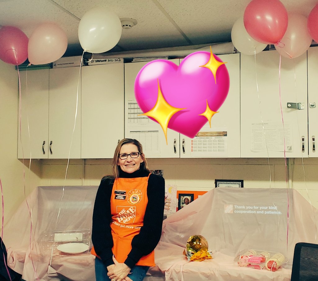 Oksana Assistant Store Manager tweet media