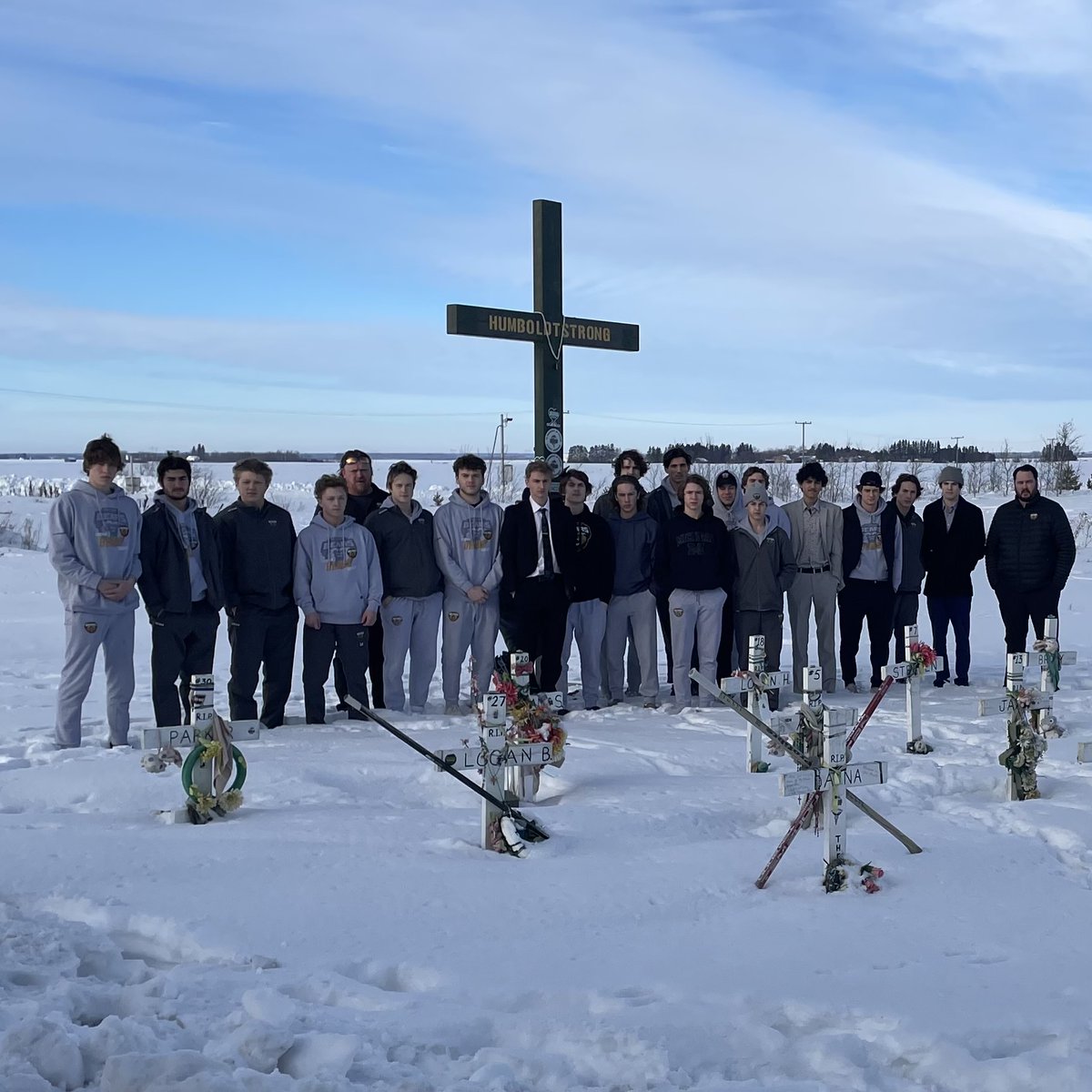 The Bears paid respects at the Humboldt Broncos crash site today. #AlwaysInOurHearts 💛💚