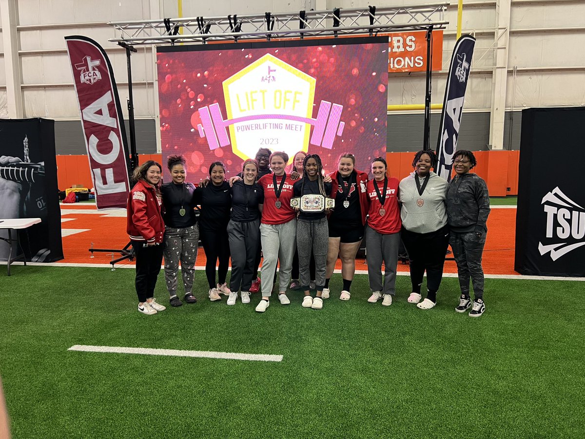 madibw3's tweet photo. New Squat PR 460 
2nd place individual 980 total 
Girls team got 1st place 🥇 #maddog https://t.co/UbxyAR5LhP