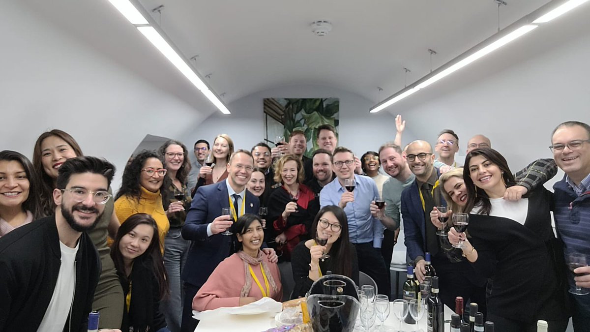 Great to see so many of our amazing <a href="/CambridgeJBS/">Cambridge Judge</a> Executive #MBA students <a href="/Kings_College/">King's College, Cambridge</a> this evening.