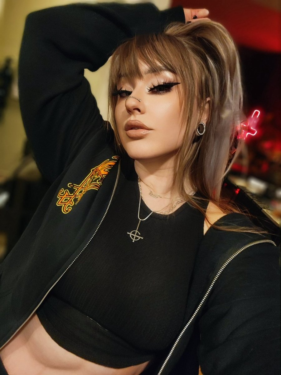 They/Them on Twitter: "RT @NSFWLichlings: feeling sad, buy my nudes