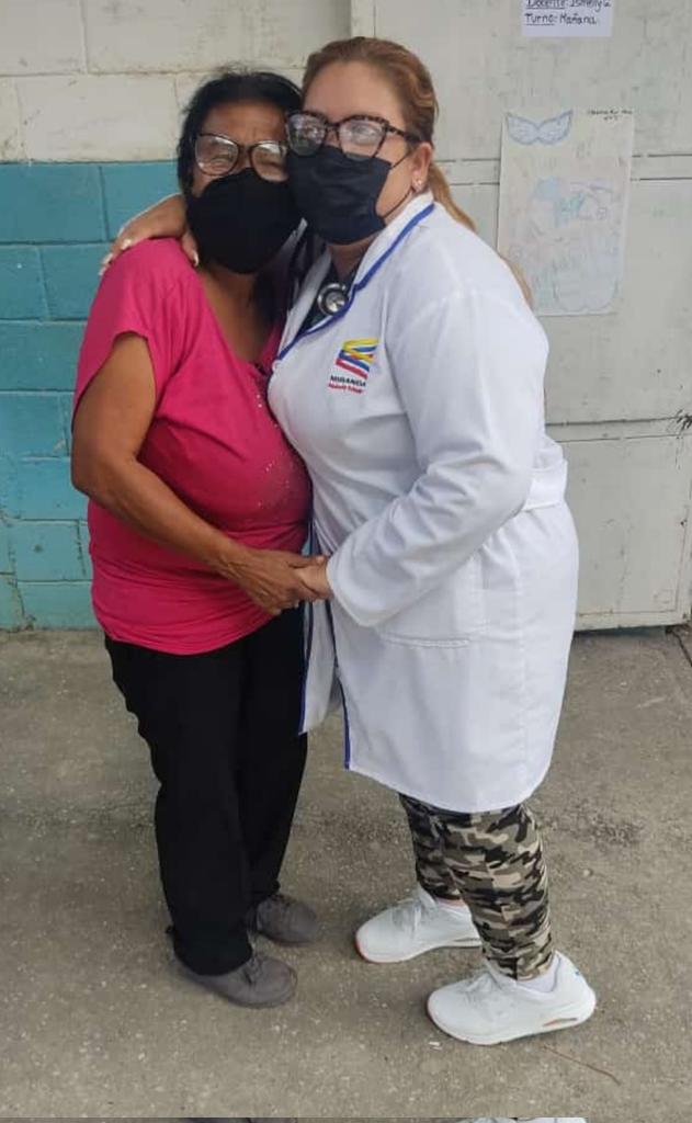 21Ene// Hoy se celebra el Día Internacional del Abrazo, un momento propicio para demostrar un Gesto de Amor y Empatía que beneficia a nuestra Salud Emocional. @JohendersonMrt @AsicSocialfla @Soykarinacarpio @SSM_SaludAragua #ElOroEsDeVenezuela