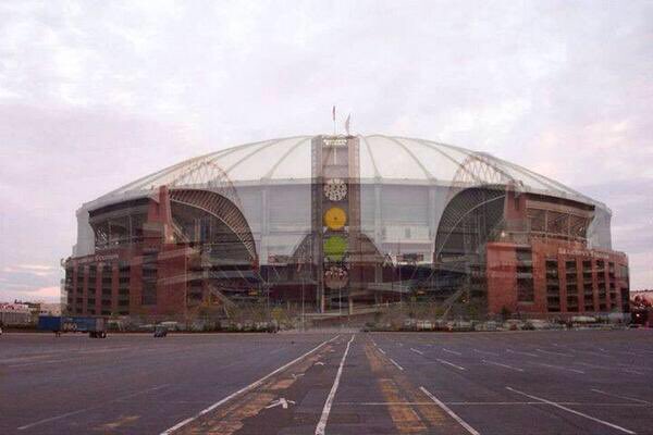 MLBcathedrals's tweet photo. 97% of the Kingdome's concrete was recycled into CenturyLink Field, which also sits on almost the exact same footprint. #Mariners #Seahawks https://t.co/AseElUKRXy