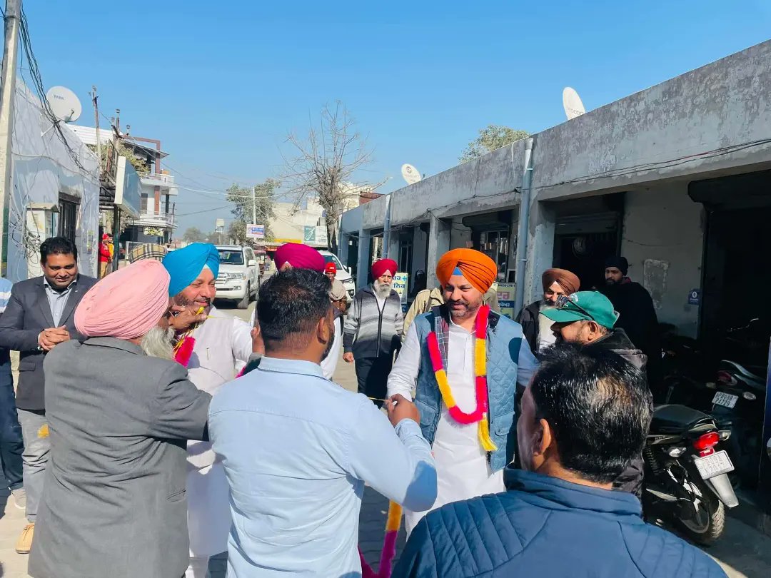 RanaInderParta1's tweet photo. ਕੱਲ੍ਹ ਐੱਸ.ਐੱਸ. ਇੰਟਰਪ੍ਰਾਈਜ਼ ਦਾ ਉਦਘਾਟਨ ਕੀਤਾ ਗਿਆ। ਐਮ. ਡੀ. ਸ਼ਰਨਜੀਤ ਸਿੰਘ ਸਾਬੀ ਅਤੇ ਸੰਦੀਪ ਸਿੰਘ ਨੂੰ ਵਧਾਈਆਂ ਦਿੱਤੀਆਂ। ਵਾਹਿਗੁਰੂ ਇਨ੍ਹਾਂ ਦੇ ਨਵੇਂ ਕਾਰੋਬਾਰ 'ਚ ਤਰੱਕੀਆਂ ਬਖਸ਼ੇ।
#ssenterprises #inaugration #ranainderpartap #wishes #congratulations #brothers #friends #sultanpurlodhi #Punjab #india https://t.co/S4Q417dJWt