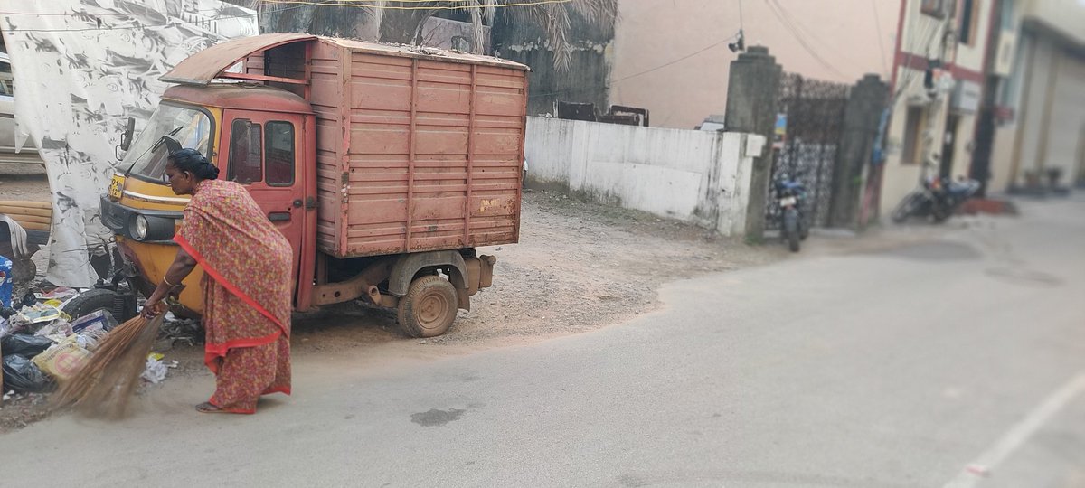 Sundar030559's tweet photo. Abandoned vehicle by a Super store attracts garbage. Subramani street Purasaiwakkam. Zone 8. Ward 104
@chennaicorp
@DrManishIAS https://t.co/lCTvmGteEX