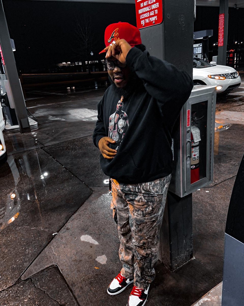 shelovebigdev's tweet photo. I only deal with baggage my fits came in 🥱 https://t.co/qFKxT8MFmU
