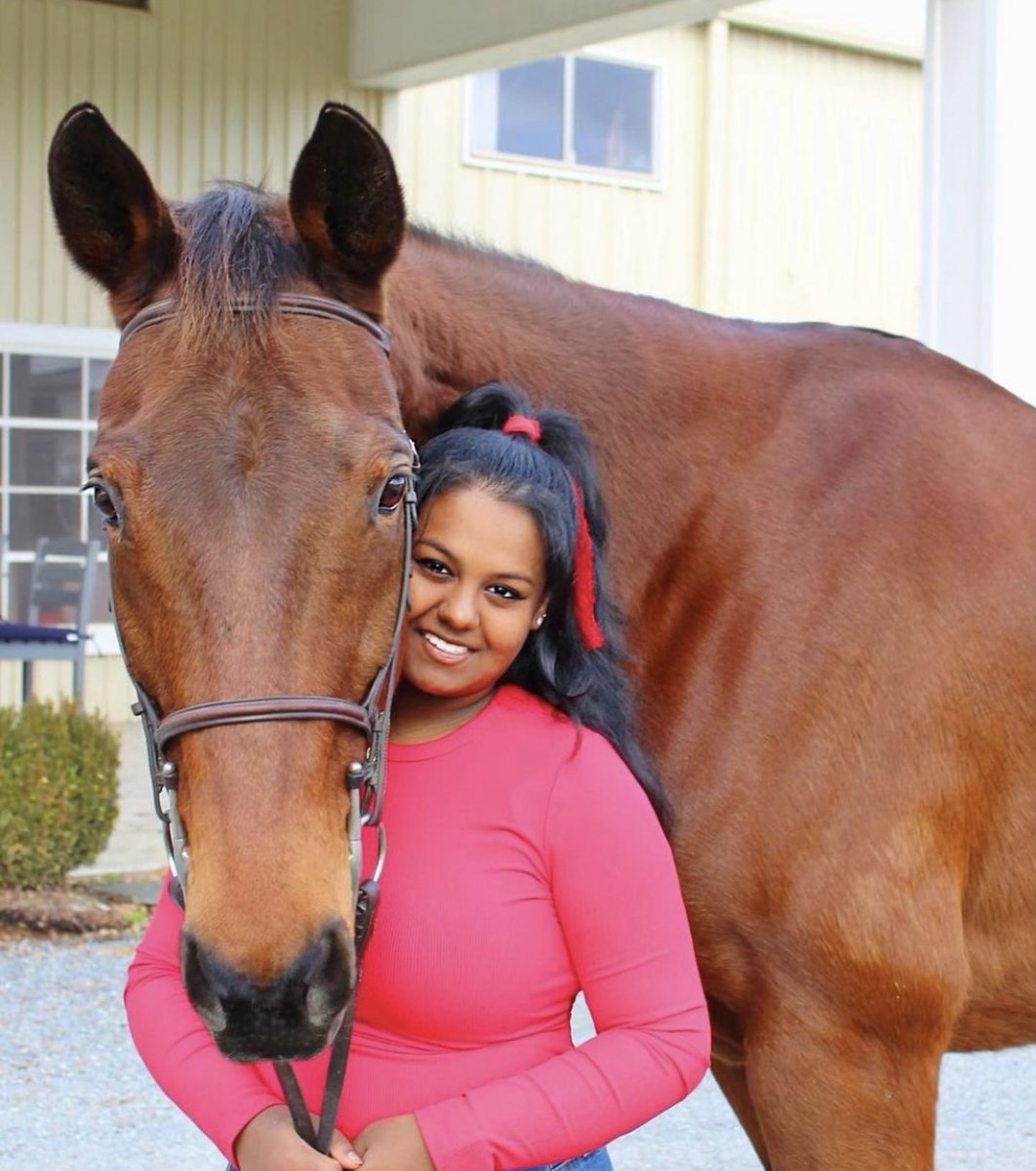 Have you hugged your favorite school horse today? It's National Hugging Day! 
📷 Texas State Equestrian Team 
Western Carolina University Equestrian Club 
Sweet Briar Riding 

#RideIHSA #IHSA #HugYaPonies