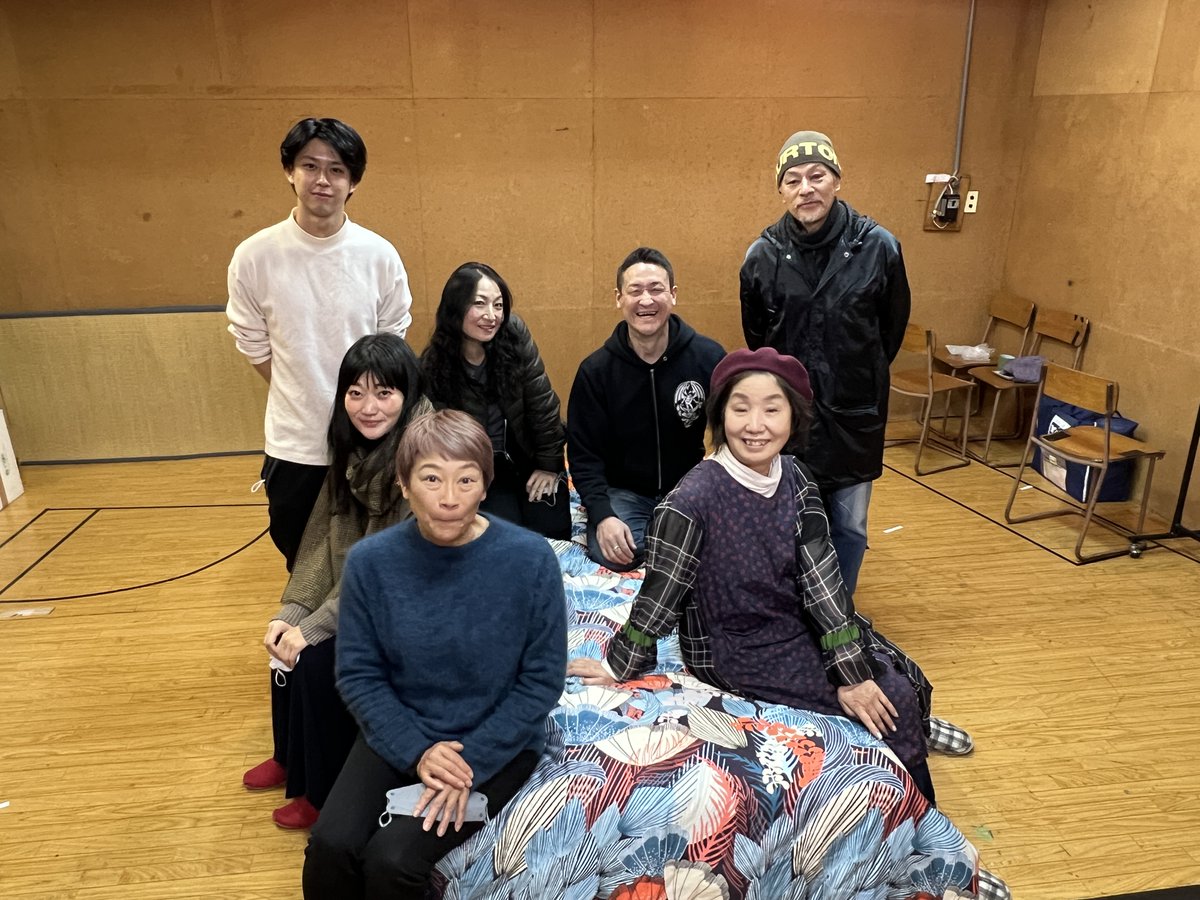 shimorix's tweet image. 翻訳の佐藤澄子さんが２日間来てくださり、みっしり脚本の話をしました。ニュアンスもいろいろお聞きできたし、11月にも俳優に助けてもらったテキレジをさらにブラッシュアップしました。本格的な立稽古も始まりましたが、何度でも脚本に戻って進めていきます。