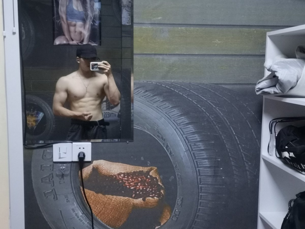 Fs_GenZGallery's tweet photo. @SolSniffer Stop working out for a few months now because of my scapula issue  
All I can do is looking at my old photos 😢 https://t.co/TTvKioSFlx