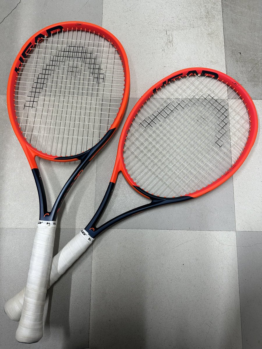 prsttennis2's tweet photo. ラジカル2023試打しました。
乗せて飛ばす感覚は前作と変わらず、
面の安定感がありました。

ただフレームがかなり硬く感じました。
セッティングで調整はできると思いますが、剛性が上がっている印象です。

デザインは明るくて非常に良いですね。

#最強オールラウンダーラケット
#headradical https://t.co/NZbPWcWYOg