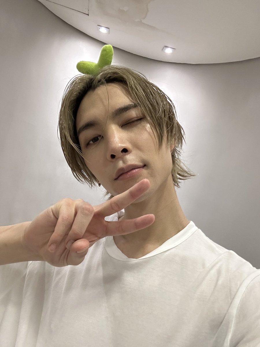 jaalandotussi's tweet photo. TE AMO HERMOSO JOHNNY, TE VEO MAÑANA LITTLE BIG BOY 💚💚 #NCT127inChile https://t.co/0OIn7yEqF0