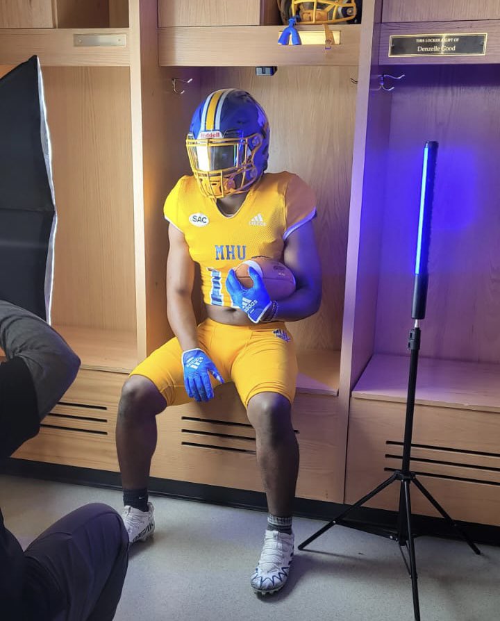 I Appreciate the opportunity to visit <a href="/MarsHill_FB/">MHU Football</a> <a href="/LGoodwin002/">Coach Goodwin</a> 💛💙