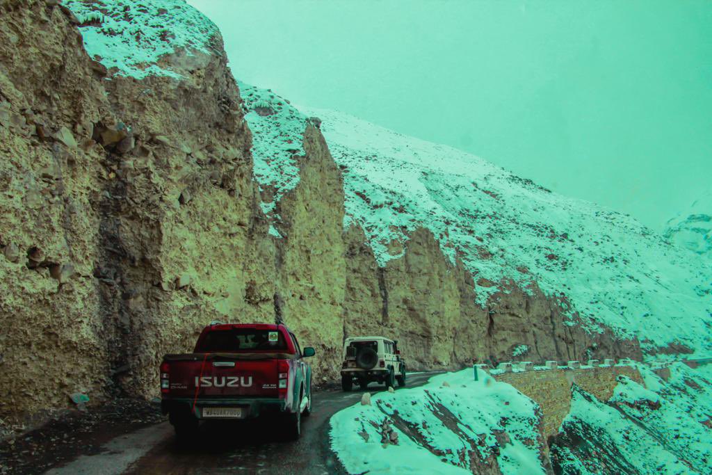 en-route to experience the serenity of Lahaul. 🏞️🌄

#4x4 #offroad #jeep #4wd  #offroading #lifted #snowdriving  #jeeplife #isuzudmax #toyota #jeepbeef  #truck  #diesel #trucks  #overland #jeeps #landcruiser #powerstroke  #offroadnation #toyota #thar #4runner  #yota #mahindrathar