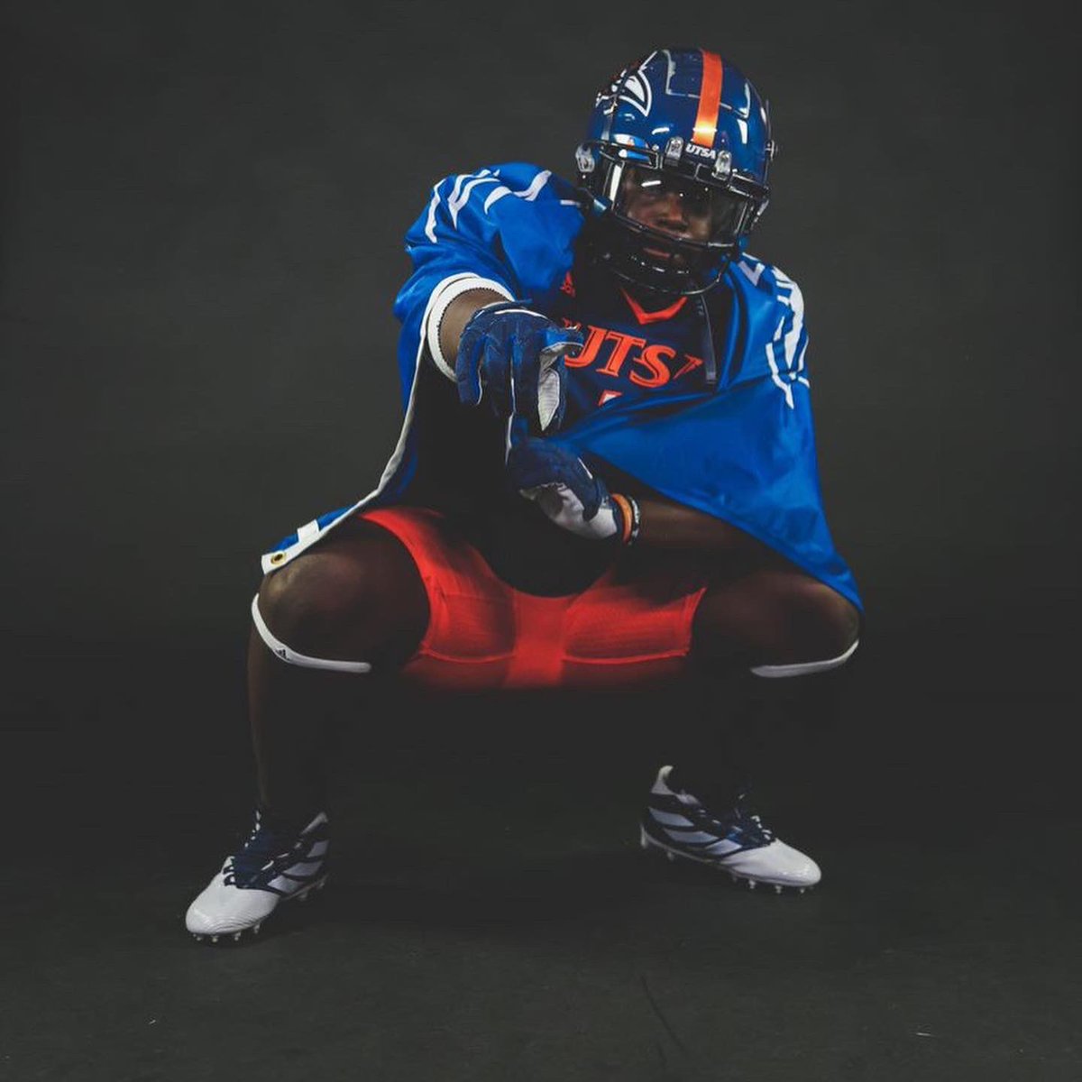 ChadOtutu's tweet photo. Appreciate you having me today!!! @CoachSiddiq @CoachJessLoepp @Coach_Hughes2 @WeissFootball https://t.co/3rWLIDTGbH