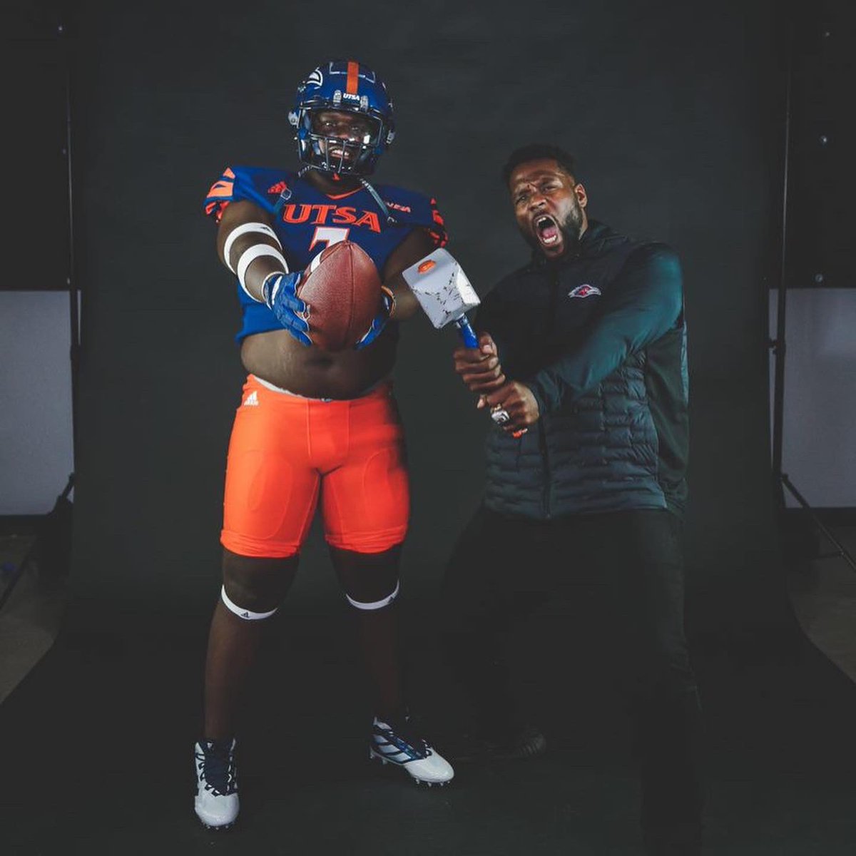 ChadOtutu's tweet photo. Appreciate you having me today!!! @CoachSiddiq @CoachJessLoepp @Coach_Hughes2 @WeissFootball https://t.co/3rWLIDTGbH