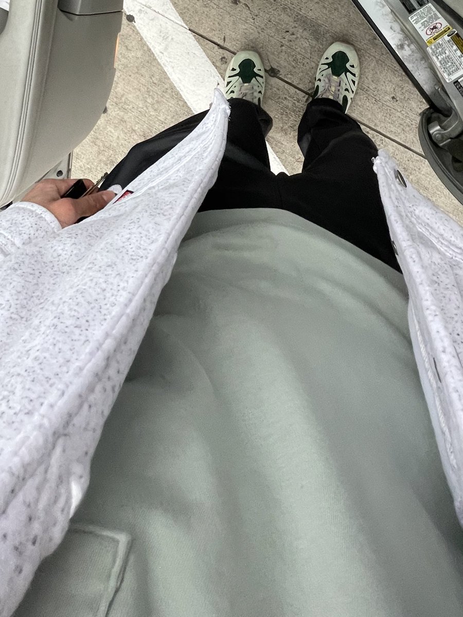 devinvallejo_'s tweet photo. sock uh knee makes cool shoes https://t.co/hE0EwqlH07