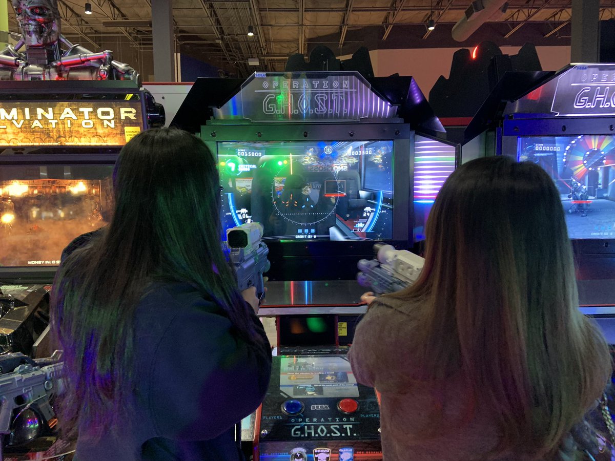yeszeoo's tweet photo. Main event with my friend 🥨
#UCOsocialmediapros https://t.co/dG2ATMW7Yk