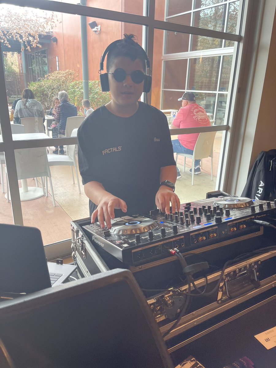 the_am_project's tweet photo. Our first gig of 2023 with a bunch of friends at the @TheDoSeum 🎧 Thanks to @SACharterMoms for supporting AM and our DJs; DJ Lil Beats, D2D and Aus10 🎶 We had a blast and only 4 people asked us to turn it down today 😂 https://t.co/LatVRfb7Hn