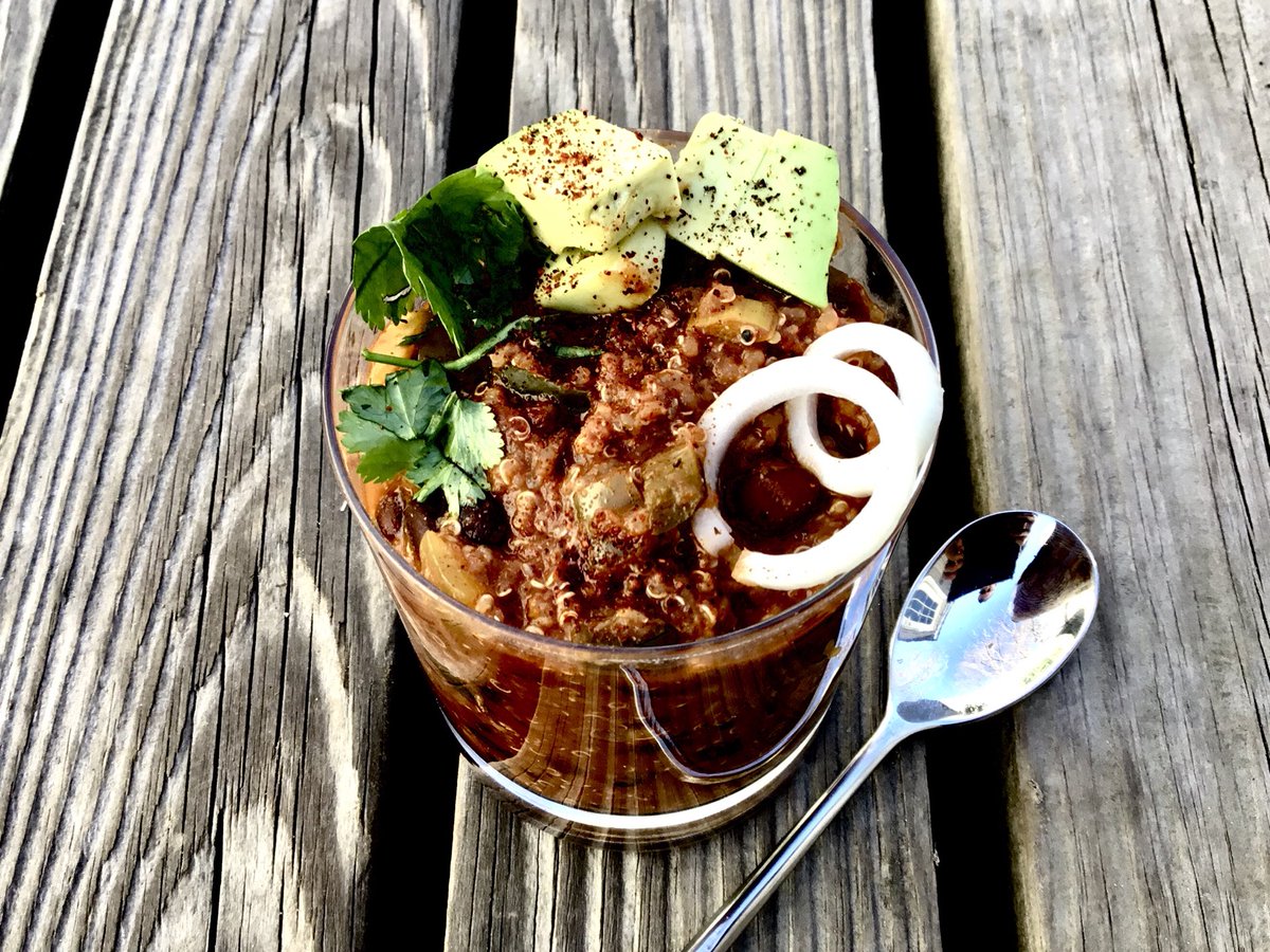 Callicoon_Kitch's tweet photo. 🌶NEVER LOSE ANOTHER CHILI CONTEST🌶… AUTHENTIC/WAISTLINE FRIENDLY/GF…SPICY BLACK BEAN, TOMATILLO AND QUINOA CHILI WITH POBLANO AND CHIPOTLE PEPPERS AND MILD LEEKS TOPPED WITH CREAMY AVOCADO AND FRESH CILANTRO..🍴 https://t.co/8lfn5JJfhB
