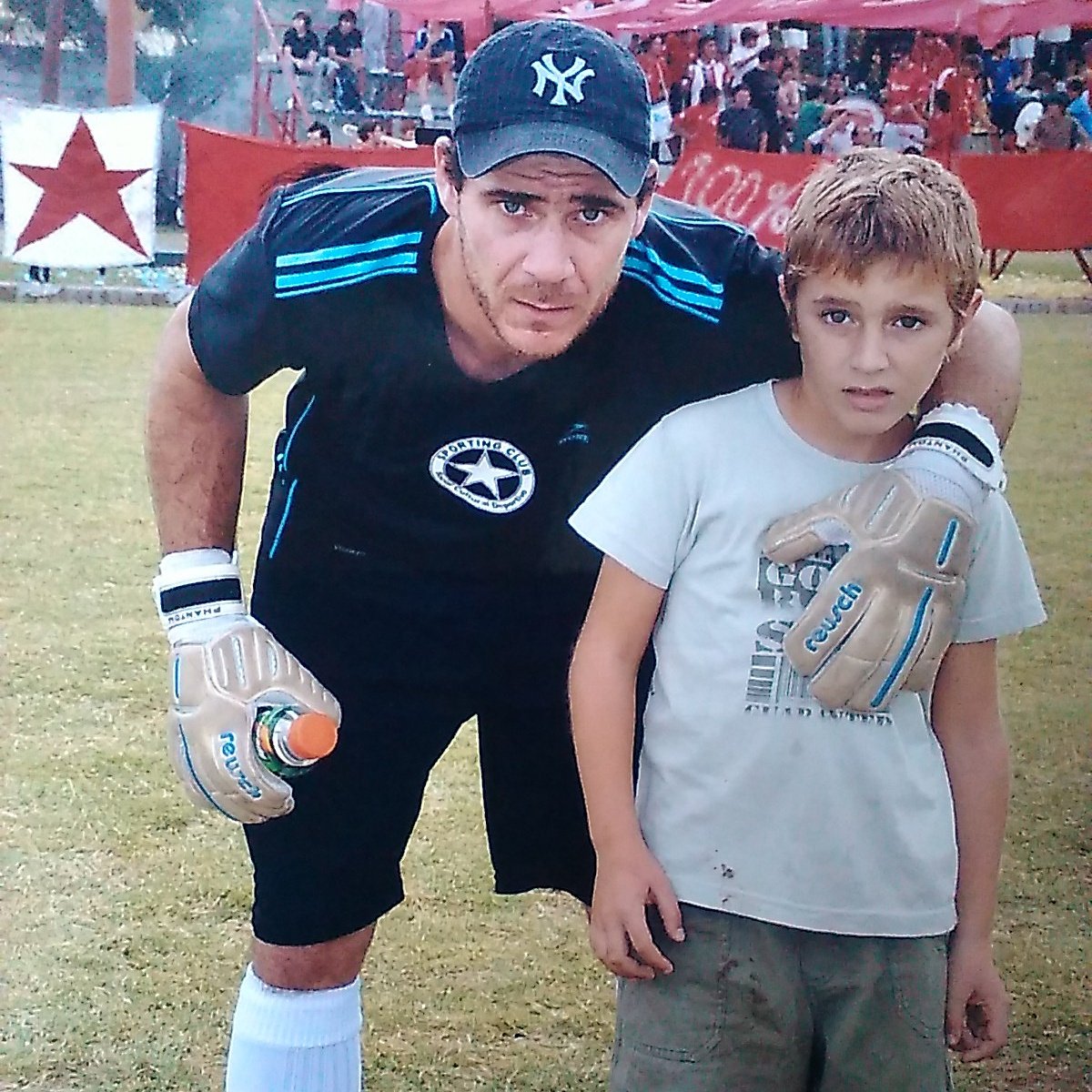 francodigiu's tweet photo. Feliz cumpleaños Rojo !!! https://t.co/NckbZVAcjR
