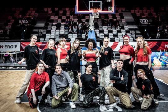LAWRAYSDance's tweet photo. Das #falconsdanceteam war heute aktiv beim Heimsieg der @nue_falcons in der #kiametropolarena gegen #bremerhaven @Die_Eisbaeren powered by @werk_b_events. Supportet by #gentari &amp; #gingerbreads. https://t.co/c4s84Z2uEw