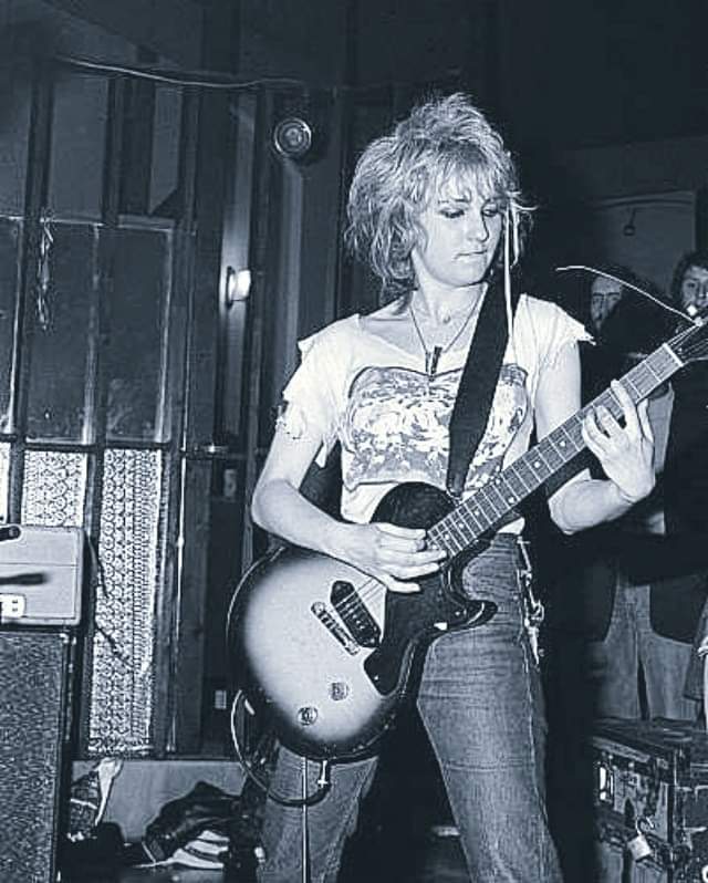 dirk7890's tweet image. "I'm still angry at so much - class, gender, society, the way we are constantly mentally coerced into behaving a certain way without us even knowing it. I feel so oppressed by the weight of it all that I just want to blow a hole in it!" Viv Albertine - The Slits