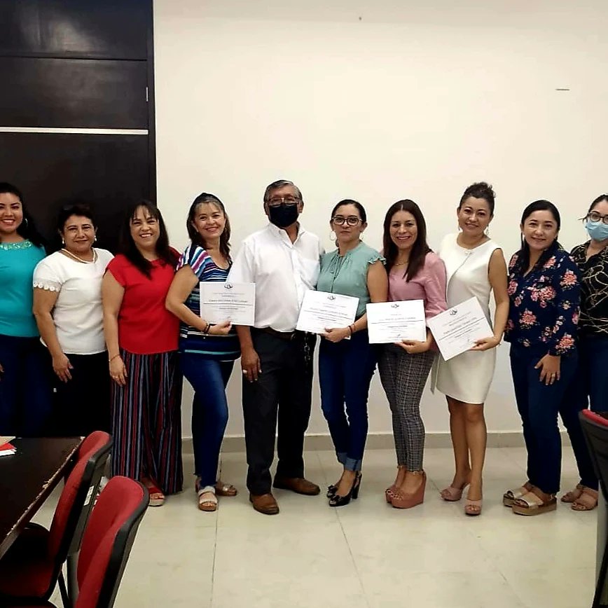 ConsejoYucDoc's tweet photo. #DiálogosConDocentes: Necesitamos leer y analizar la información para comprender el sentido de la nueva propuesta curricular. Hace falta procesos de formación cercanos a quienes la crearon para afrontar las dificultades de colocar "la comunidad al centro". https://t.co/liqw79GG9G