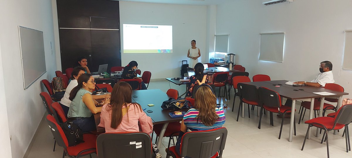 ConsejoYucDoc's tweet photo. #DiálogosConDocentes: Necesitamos leer y analizar la información para comprender el sentido de la nueva propuesta curricular. Hace falta procesos de formación cercanos a quienes la crearon para afrontar las dificultades de colocar "la comunidad al centro". https://t.co/liqw79GG9G
