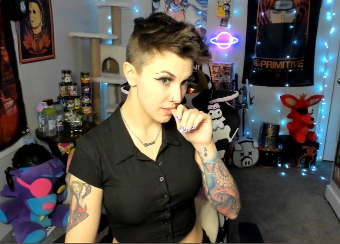 got a haircut, and now I'm live https://t.co/3iNYUhRt2w<a href="/tag/newprofilepic"class="tags"><span>#newprofilepic</span></a>