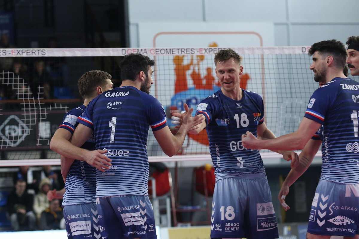RadioOneSport's tweet photo. 🏐📷@aragodesete - St Nazaire (3-0)
[25-18, 26-24, 25-8 ]
✅la défense sétoise
✅la constance dans le niveau de jeu
✅l'homogénéité des performances individuelles

Une soirée parfaite !😀

#arago2223 #sète #volleyball #radioone #onevolley https://t.co/U02o4J1gJq