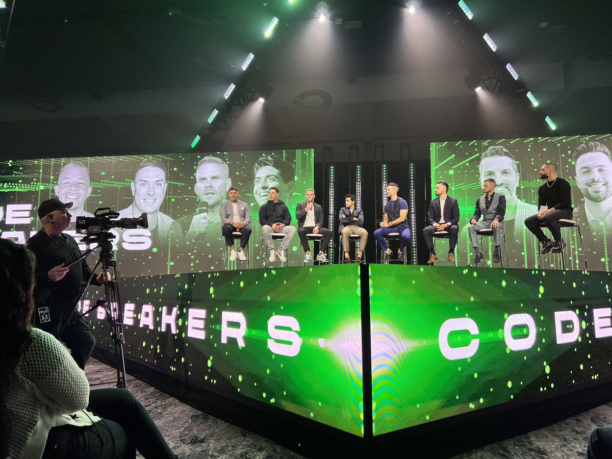 calvinbecerra's tweet image. Just rocked the stage in Miami 💯👊🏼✅ #CodeBreakers #BreakTheCode