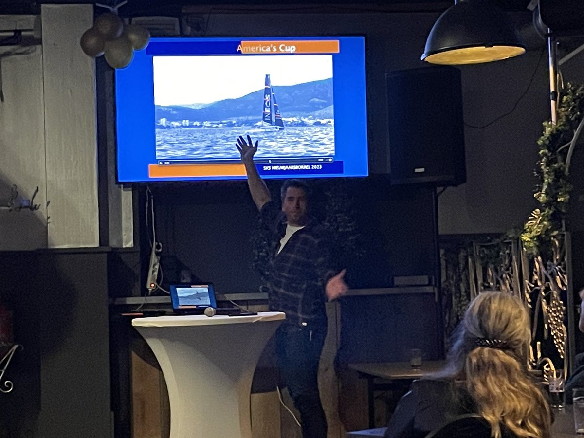 Gezellige en leerzame nieuwjaarsborrel van <a href="/SKSskutsjesilen/">SKS skûtsjesilen</a>. Met een bevlogen <a href="/PieterJanPostma/">PieterJan Postma</a>. Dank aan de organsatie!