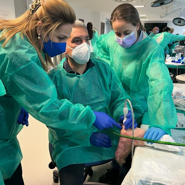 clinicamariade1's tweet photo. CURSO DE INTERVENCIONISMO
Realizado en la Unidad de Cirugía Experimental, Edificio Centro de Investigación,del Hospital Nacional de Parapléjicos de Toledo,organizado por el COPCLM.Gracias a @fjdconesa @SanJoseClinica
#mariadelmarruiz #ecografía #canon #podiatech #herbitas #tenex https://t.co/Rn6O1kDdmy