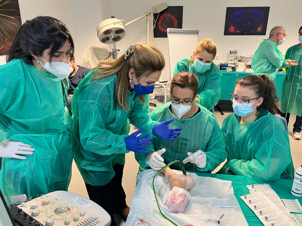 clinicamariade1's tweet photo. CURSO DE INTERVENCIONISMO
Realizado en la Unidad de Cirugía Experimental, Edificio Centro de Investigación,del Hospital Nacional de Parapléjicos de Toledo,organizado por el COPCLM.Gracias a @fjdconesa @SanJoseClinica
#mariadelmarruiz #ecografía #canon #podiatech #herbitas #tenex https://t.co/Rn6O1kDdmy
