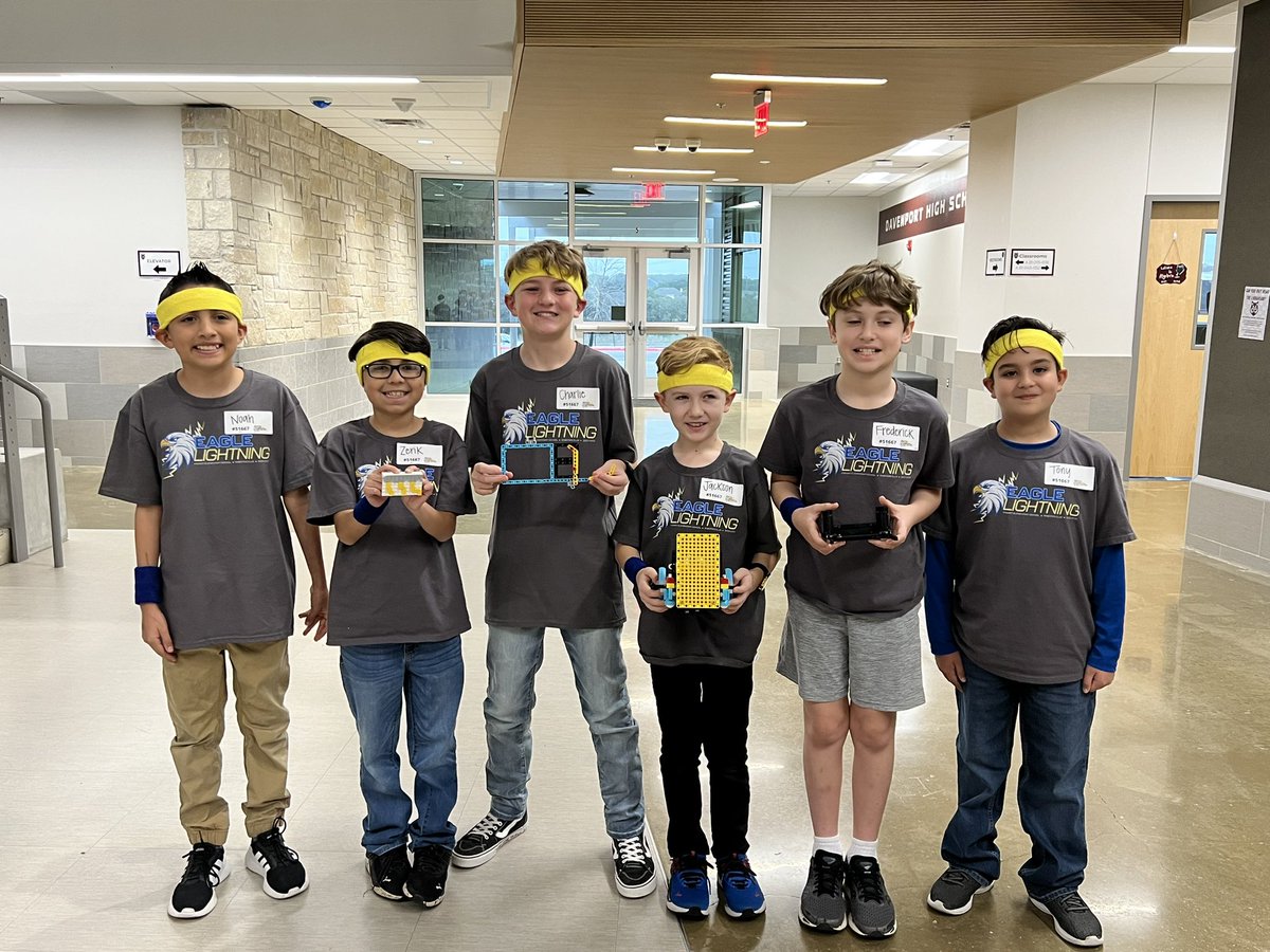 _MrsCarrera's tweet photo. Heading to regionals with this team! 1st in robot design and 2nd in robot performance. So proud! #ComalFLL https://t.co/mZ9qpwmbCk