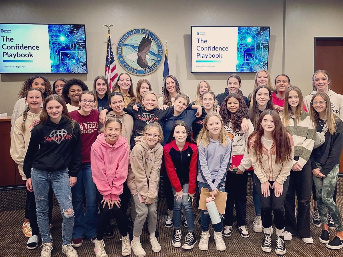 VeraJoBustos's tweet photo. Today was a blast working with this special group of high-achievers who are hungry to work on their mental game! 🤩

Excited for our next session @DiamondLaneBA 

“Are the habits I have today in line with the dreams I have for tomorrow?”

Let’s get those mental reps in! 🧠💪🏼 https://t.co/1cbrRWk4qt