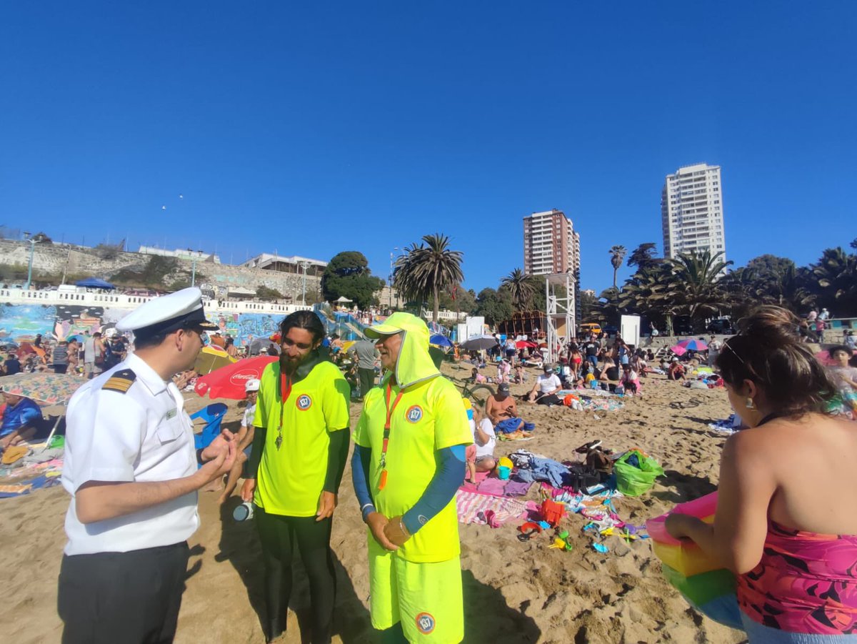 Capuertovalp's tweet photo. Nos encontramos fiscalizando el borde costero de nuestra jurisdicción para evitar accidentes innecesarios durante estas #MarejadasAnormales. Recuerda que la prevención y el autocuidado son esenciales. #RespetaElMar https://t.co/YWBLN4UdKb